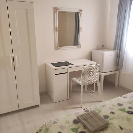 Adriana Downtown Πανσιόν